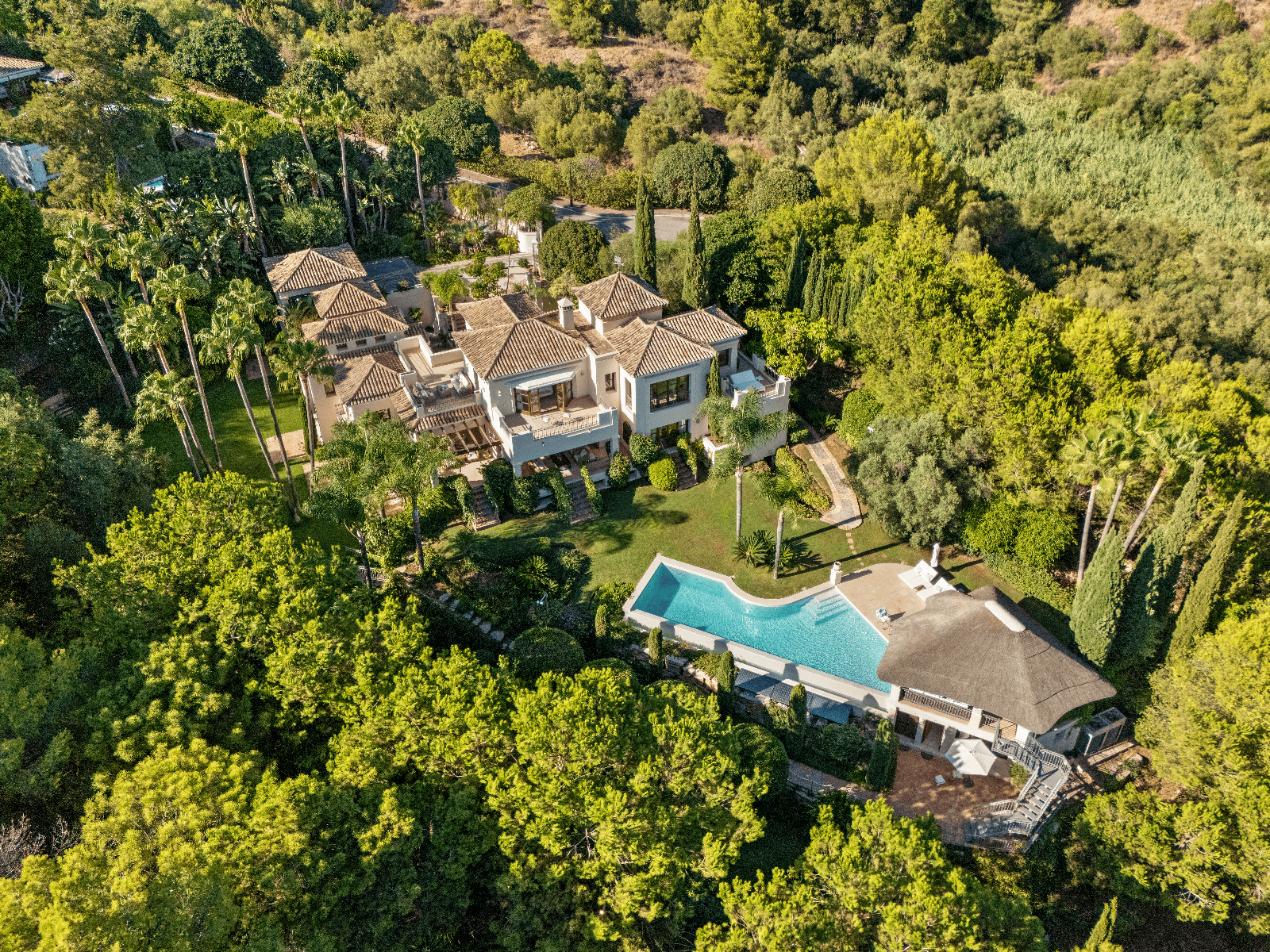 Andalusian-style Villa In Lomas De Marbella Club, Golden Mile — 1