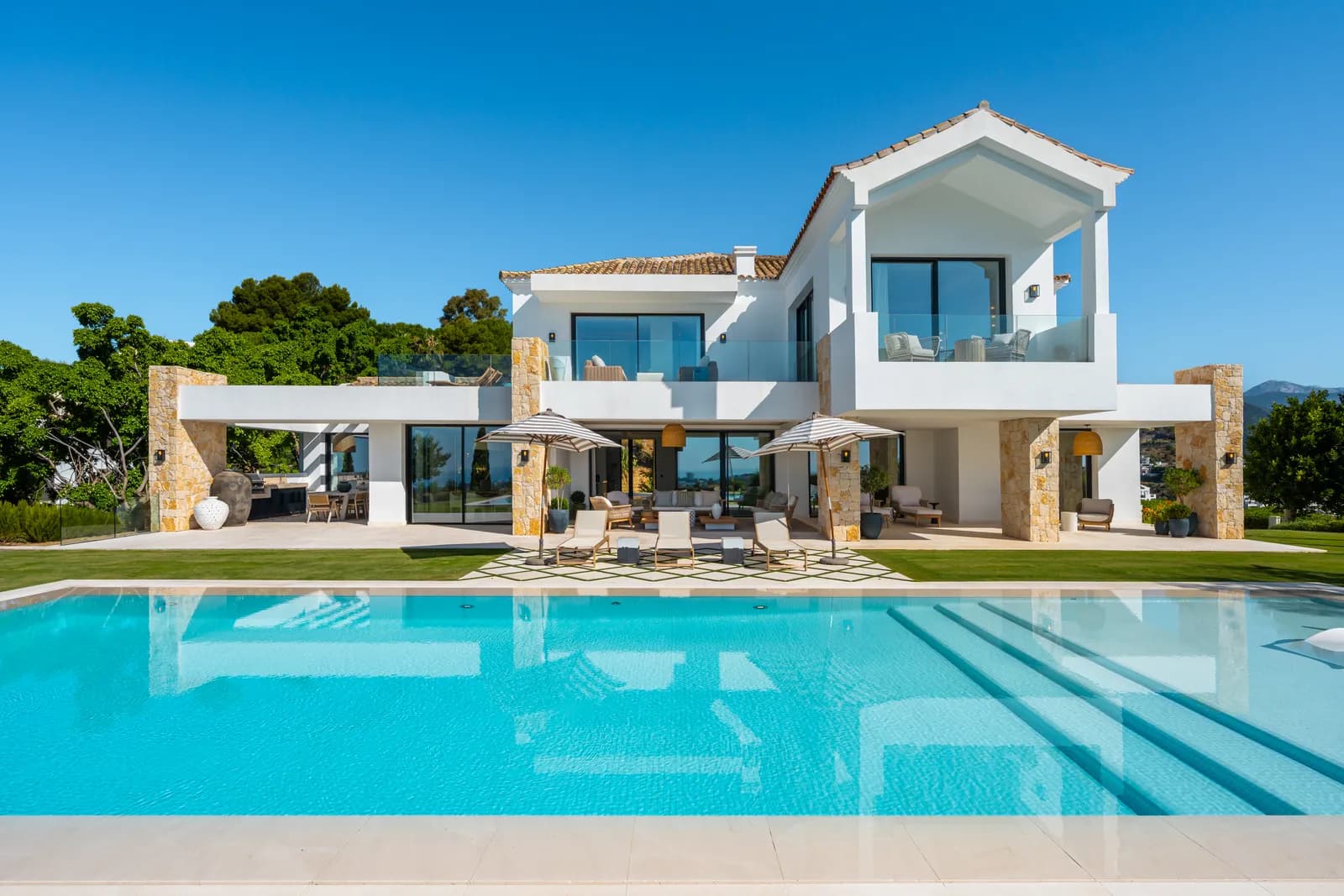 Stunning New-Build Villa in El Herrojo Benahavis