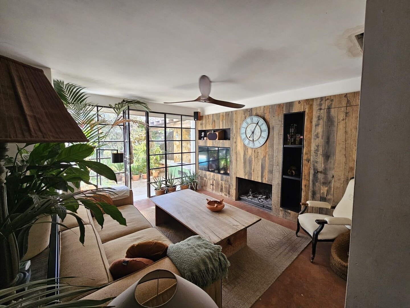 Exclusiva Villa Reformada a Pasos de la Playa con Spa Privado, Cocina Exterior y Acabados de Autor — 1