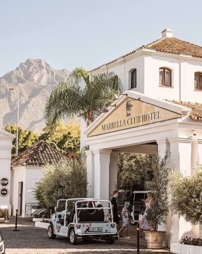 Oficina de prestigio en Marbella Real | Golden Mile: a pasos de Puente Romano, Marbella Club, playa y con parking incluido — 1