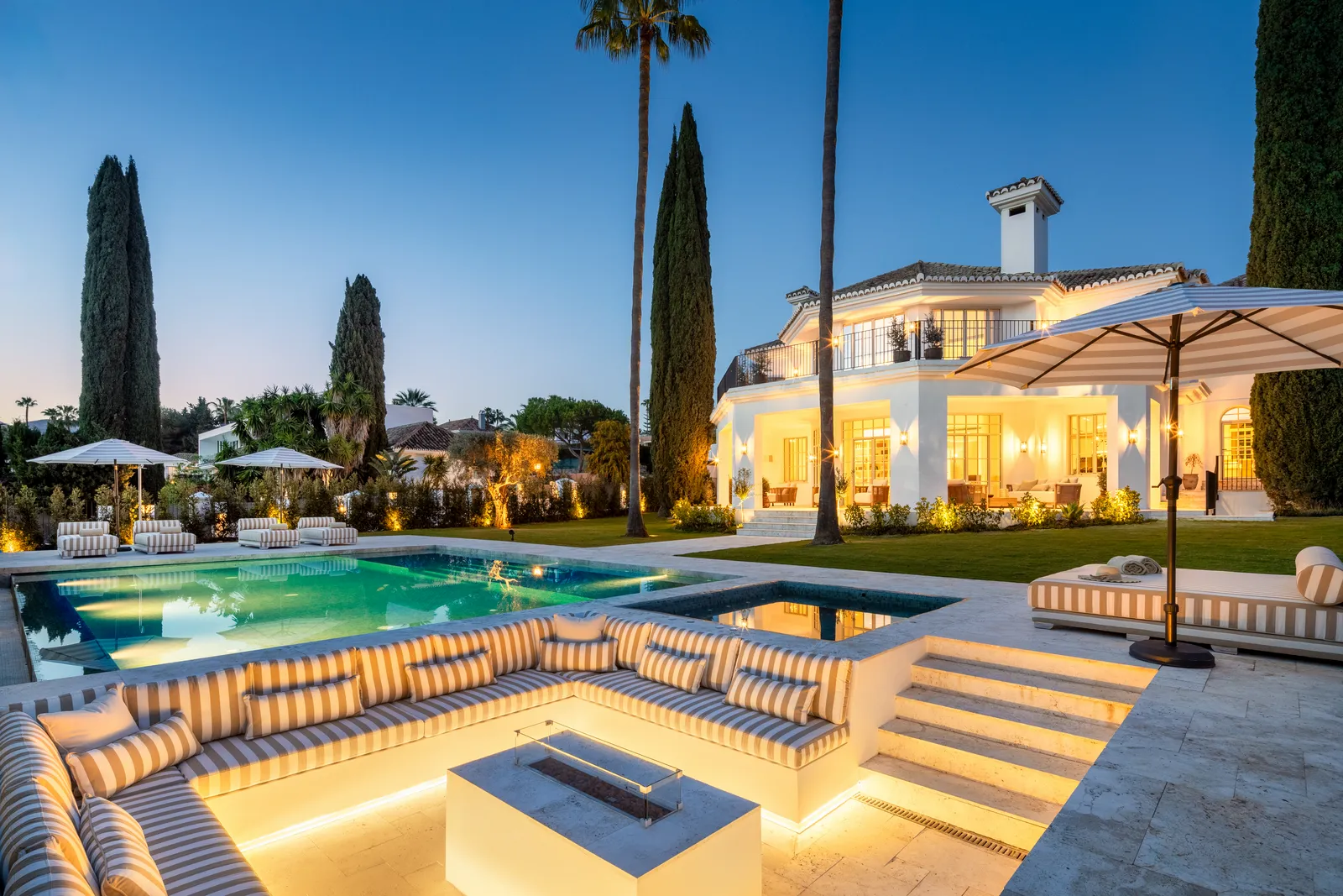 Fascinating Luxury Villa In The Heart Of Nueva Andalucía — 1