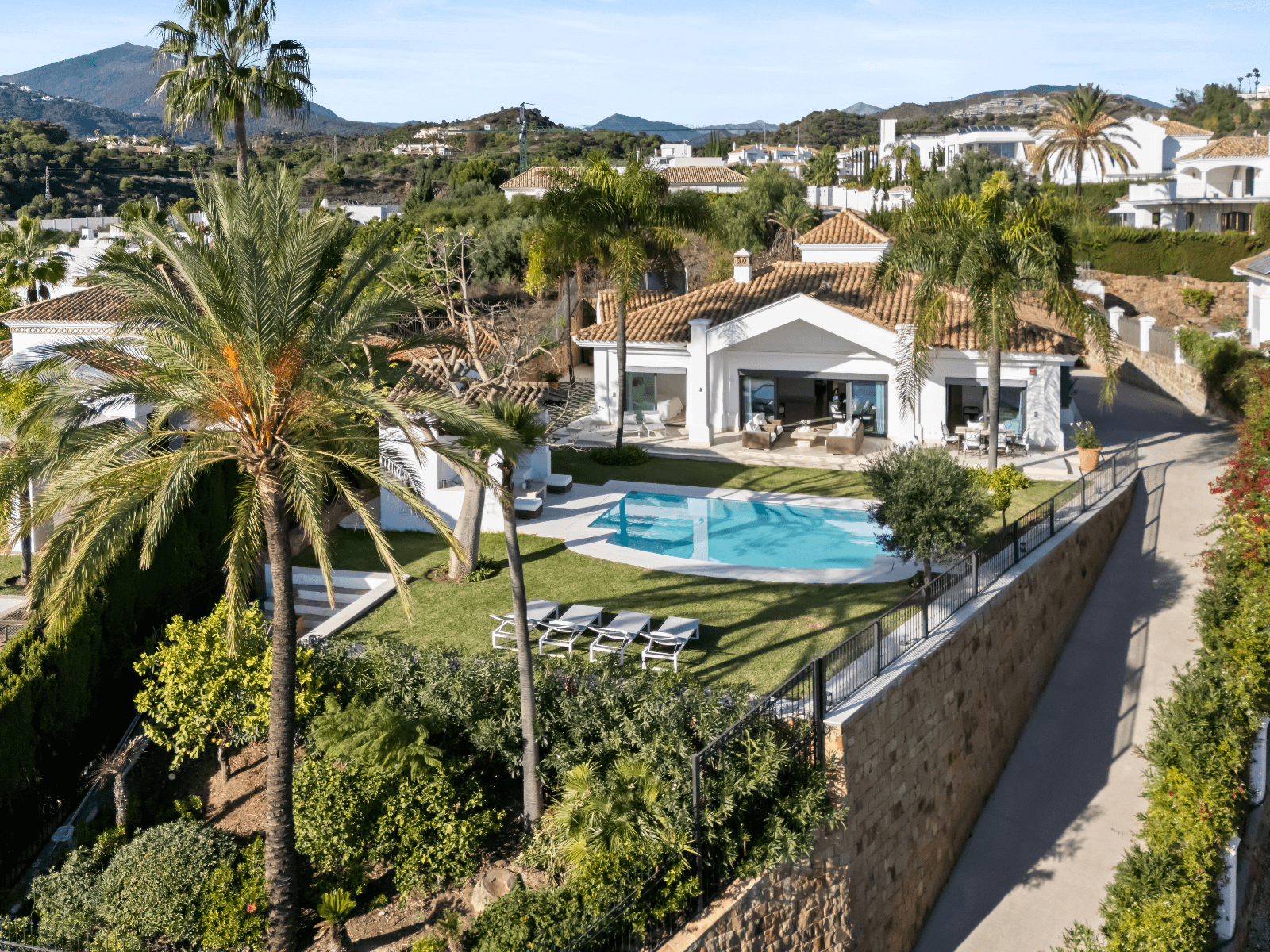 Villa with a Open Views Across The Mediterranean. — 1