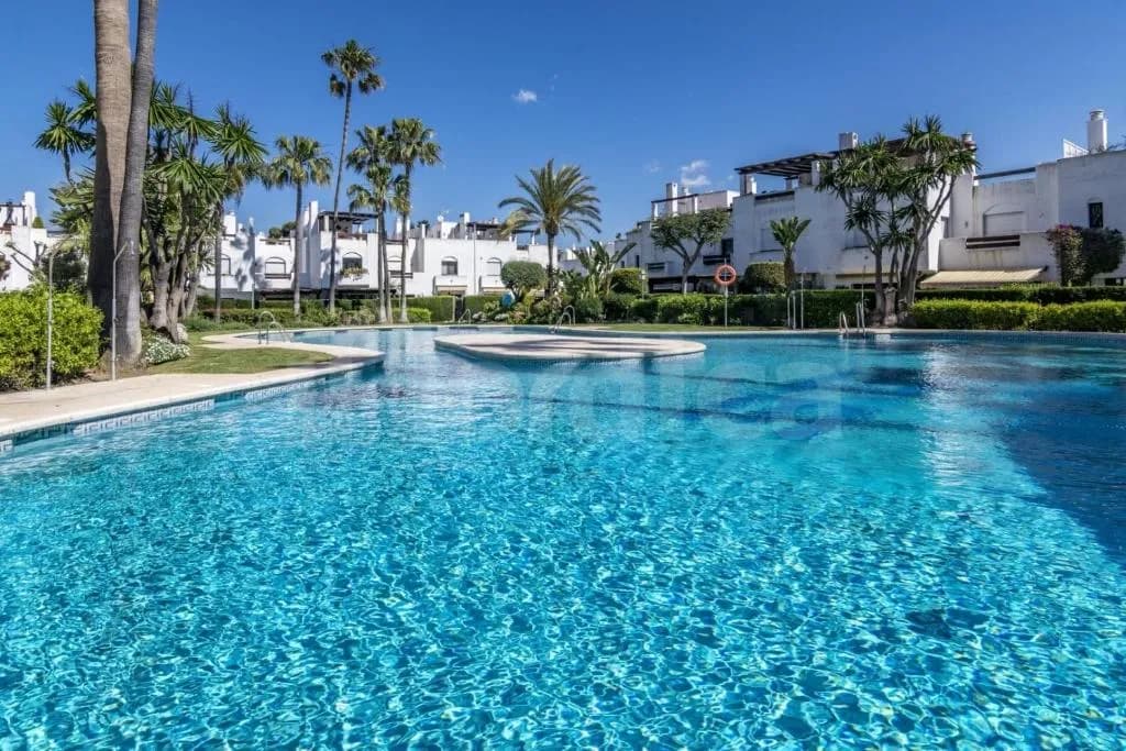 Exclusive 4-bed townhouse with terrace and pool in Guadalvillas, San Pedro Alcántara